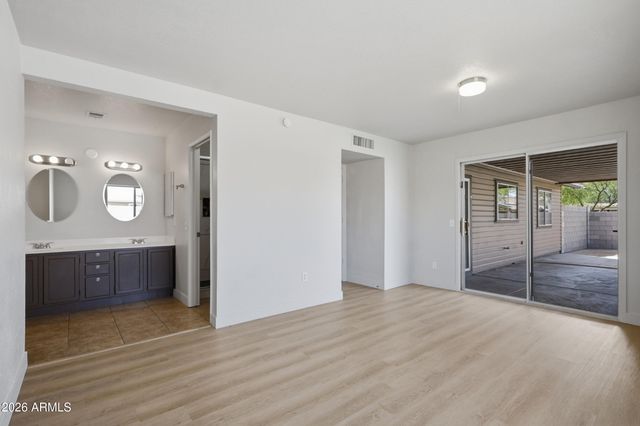 8652 W Heatherbrae Drive, Phoenix, AZ 85037