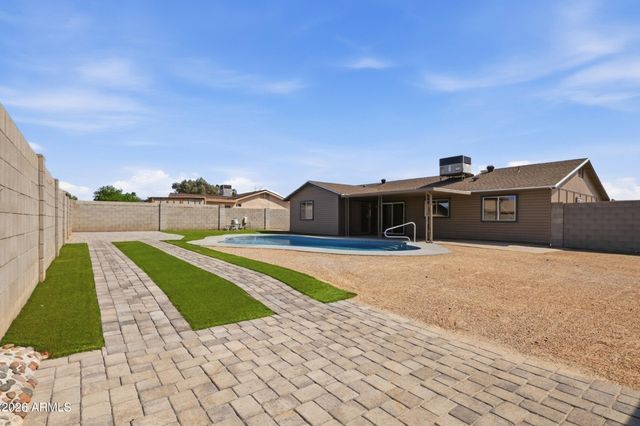 8652 W Heatherbrae Drive, Phoenix, AZ 85037