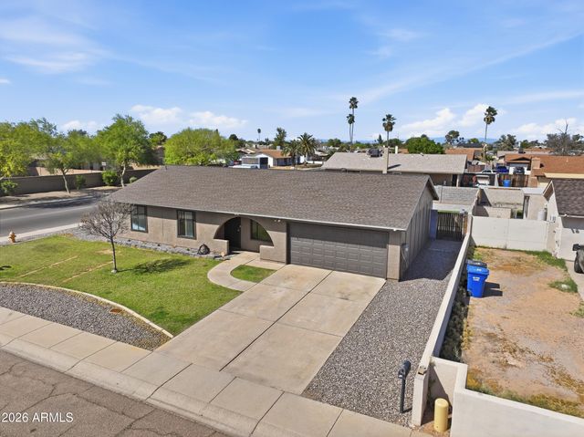 8652 W Heatherbrae Drive, Phoenix, AZ 85037