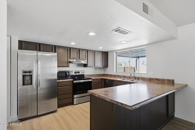 8652 W Heatherbrae Drive, Phoenix, AZ 85037