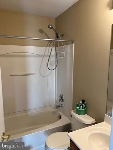 1032 MOORE RD, Thorofare, NJ 08086