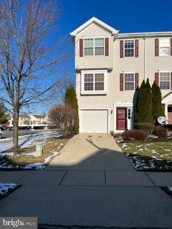 1032 MOORE RD, Thorofare, NJ 08086