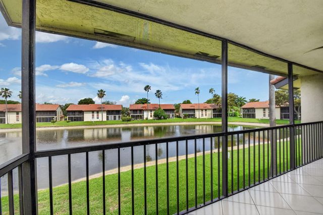 10231 N Circle Lake Drive 201, Boynton Beach, FL 33437