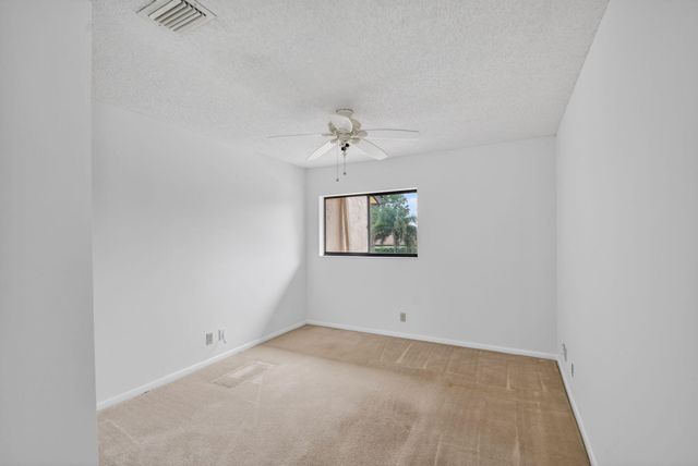 10231 N Circle Lake Drive 201, Boynton Beach, FL 33437