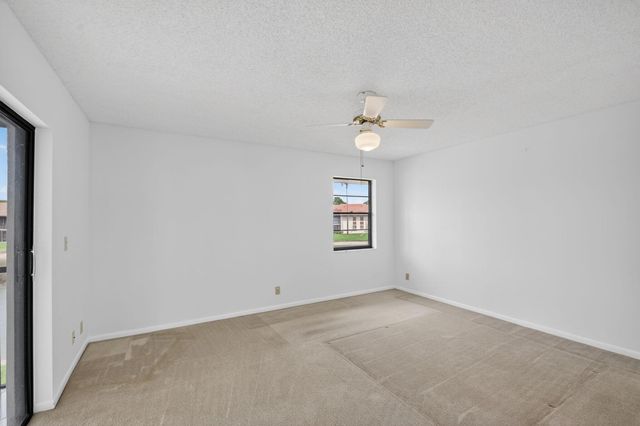10231 N Circle Lake Drive 201, Boynton Beach, FL 33437