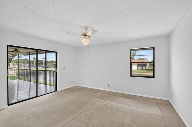 10231 N Circle Lake Drive 201, Boynton Beach, FL 33437