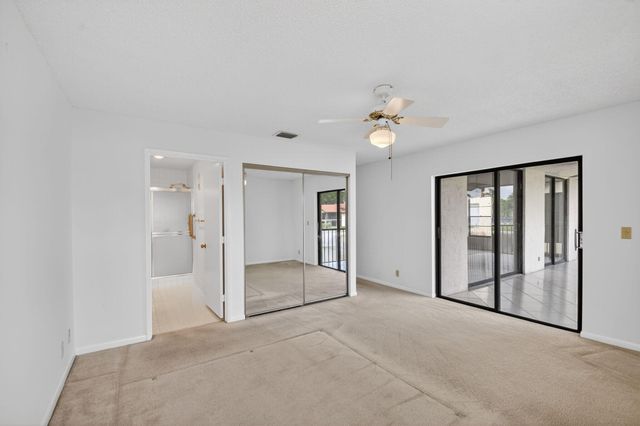 10231 N Circle Lake Drive 201, Boynton Beach, FL 33437