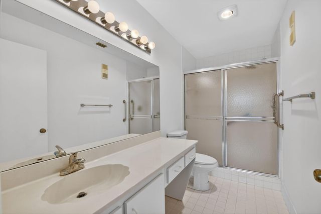 10231 N Circle Lake Drive 201, Boynton Beach, FL 33437