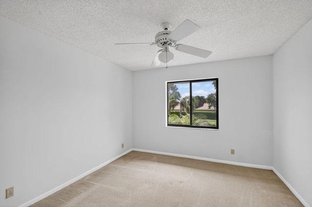 10231 N Circle Lake Drive 201, Boynton Beach, FL 33437