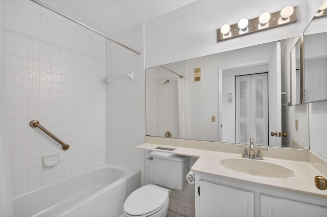 10231 N Circle Lake Drive 201, Boynton Beach, FL 33437