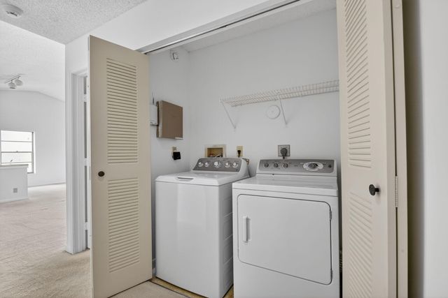 10231 N Circle Lake Drive 201, Boynton Beach, FL 33437