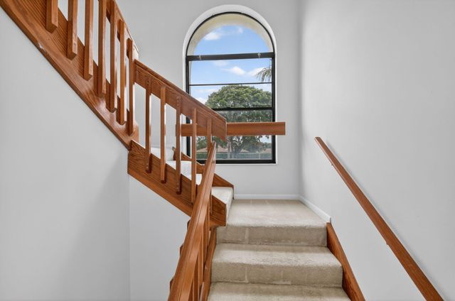 10231 N Circle Lake Drive 201, Boynton Beach, FL 33437