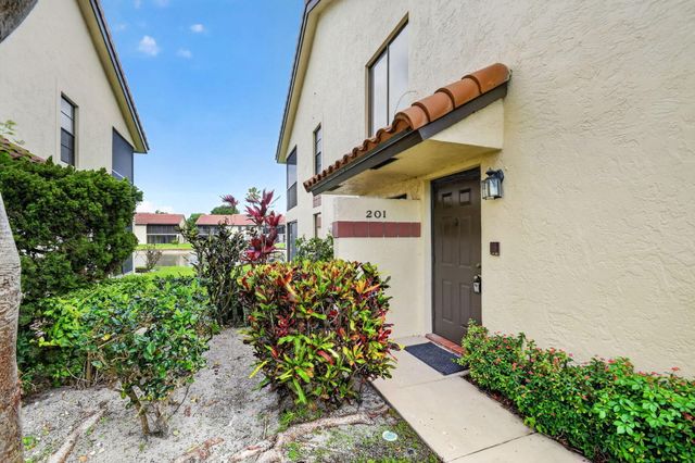 10231 N Circle Lake Drive 201, Boynton Beach, FL 33437