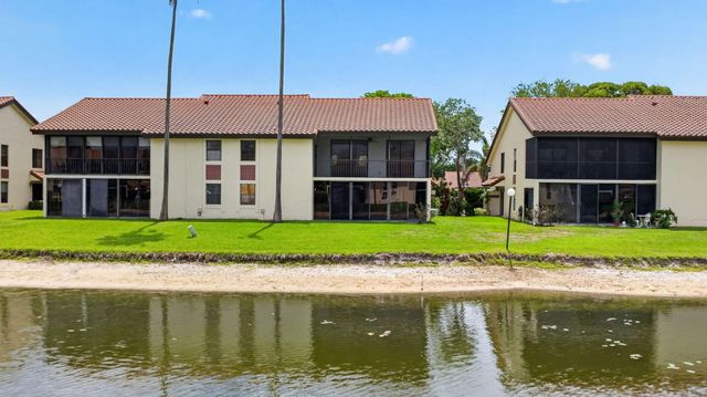 10231 N Circle Lake Drive 201, Boynton Beach, FL 33437