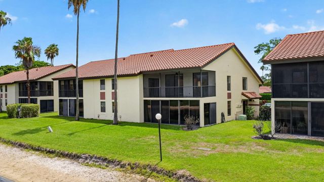 10231 N Circle Lake Drive 201, Boynton Beach, FL 33437