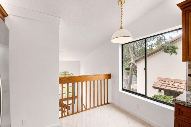 10231 N Circle Lake Drive 201, Boynton Beach, FL 33437