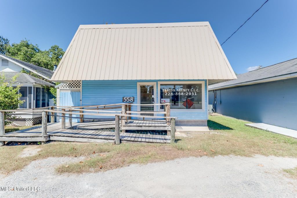 558 E Pass Road, Gulfport, MS 39507