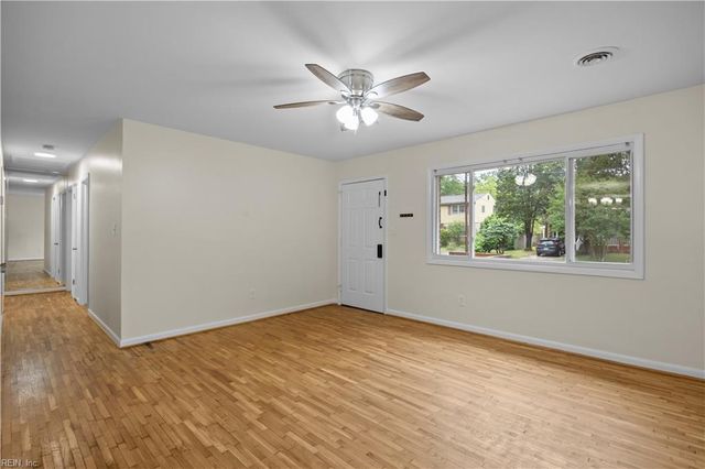 129 Saint Stephens DR, Newport News, VA 23602