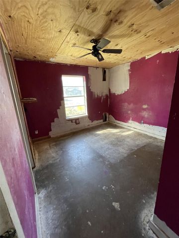 202 Spur Ranch Road, Trinidad, TX 75163