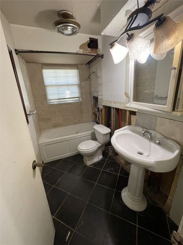 202 Spur Ranch Road, Trinidad, TX 75163