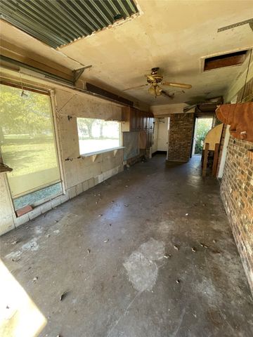 202 Spur Ranch Road, Trinidad, TX 75163