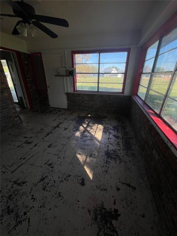 202 Spur Ranch Road, Trinidad, TX 75163