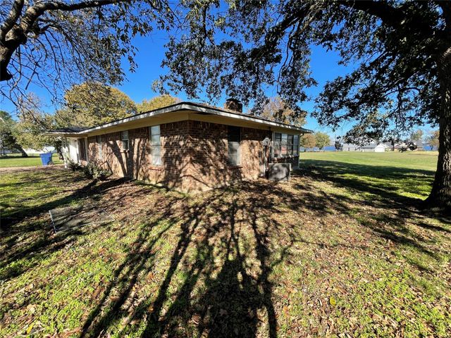 202 Spur Ranch Road, Trinidad, TX 75163