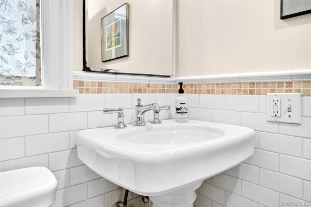 193 Parkview Avenue, Bronxville, NY 10708