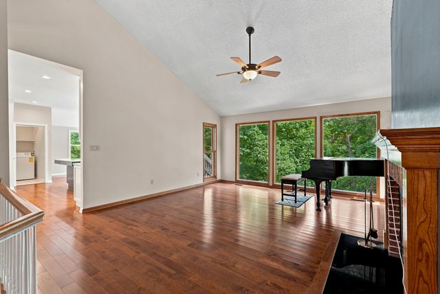 2412 HILLSHIRE DR, Columbia, MO 65203