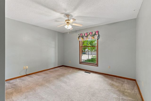 2412 HILLSHIRE DR, Columbia, MO 65203