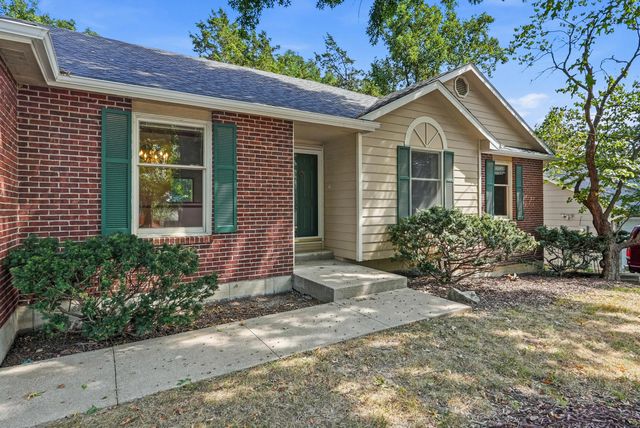 2412 HILLSHIRE DR, Columbia, MO 65203
