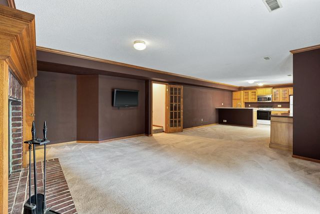 2412 HILLSHIRE DR, Columbia, MO 65203