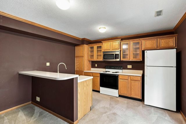 2412 HILLSHIRE DR, Columbia, MO 65203
