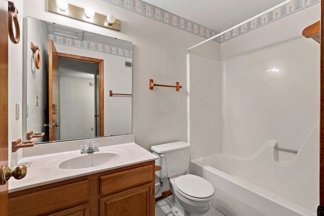 2412 HILLSHIRE DR, Columbia, MO 65203
