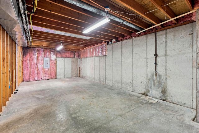2412 HILLSHIRE DR, Columbia, MO 65203