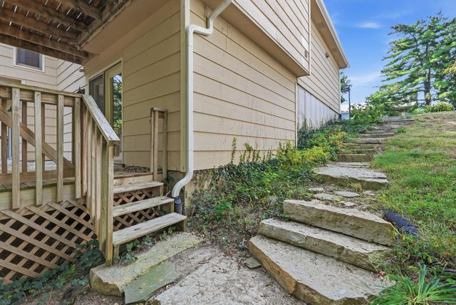 2412 HILLSHIRE DR, Columbia, MO 65203