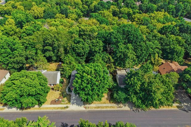 2412 HILLSHIRE DR, Columbia, MO 65203
