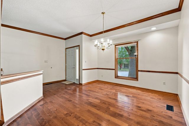 2412 HILLSHIRE DR, Columbia, MO 65203