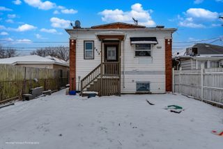 5918 S Albany Avenue, Chicago, IL 60629