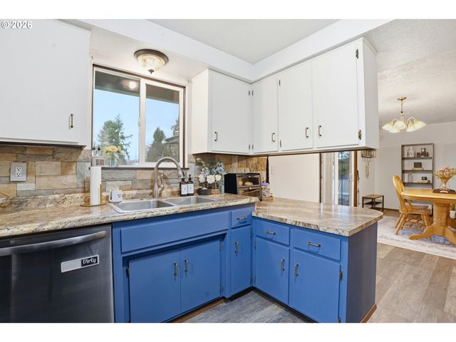 224 6TH St, Dayton, OR 97114