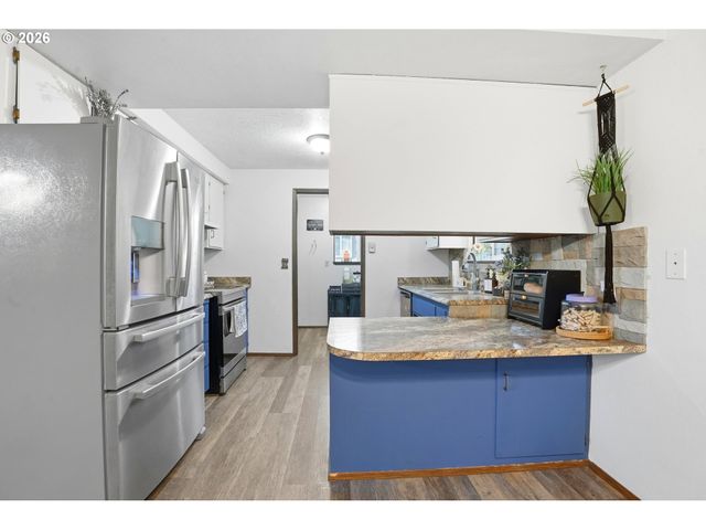 224 6TH St, Dayton, OR 97114