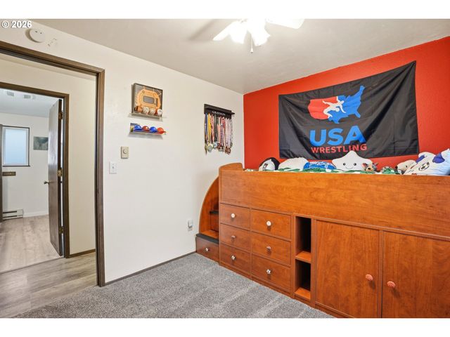 224 6TH St, Dayton, OR 97114