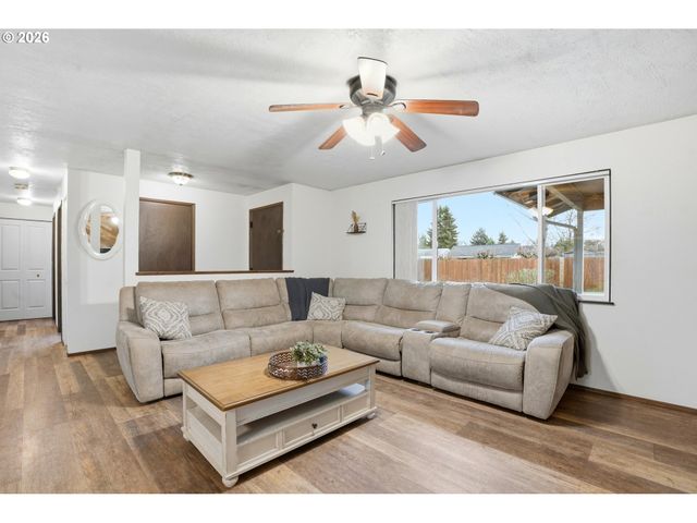 224 6TH St, Dayton, OR 97114