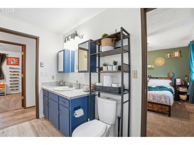 224 6TH St, Dayton, OR 97114