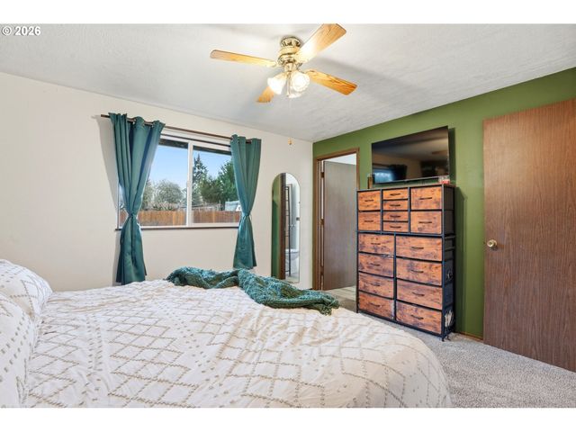 224 6TH St, Dayton, OR 97114