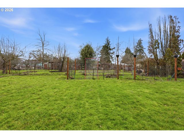 224 6TH St, Dayton, OR 97114