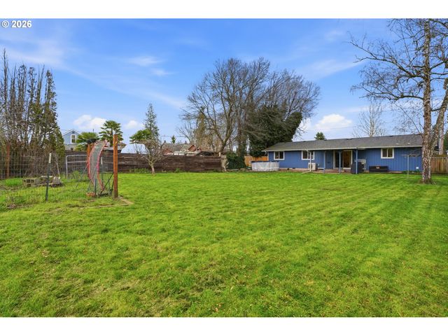 224 6TH St, Dayton, OR 97114