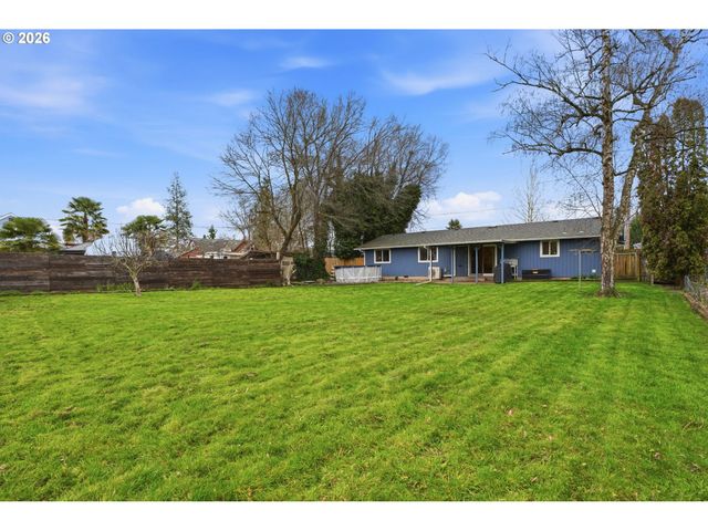 224 6TH St, Dayton, OR 97114