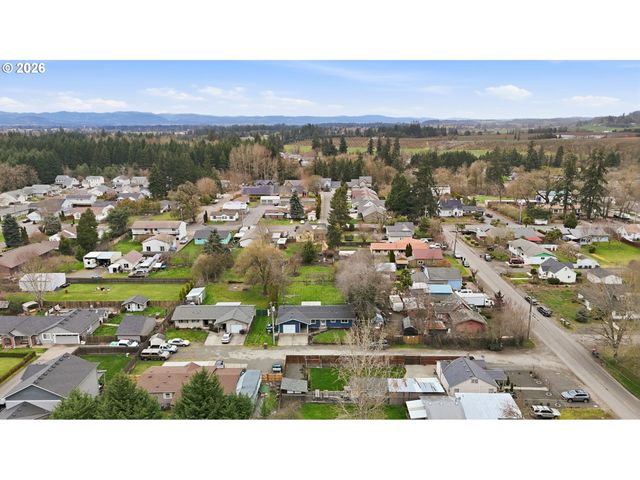 224 6TH St, Dayton, OR 97114