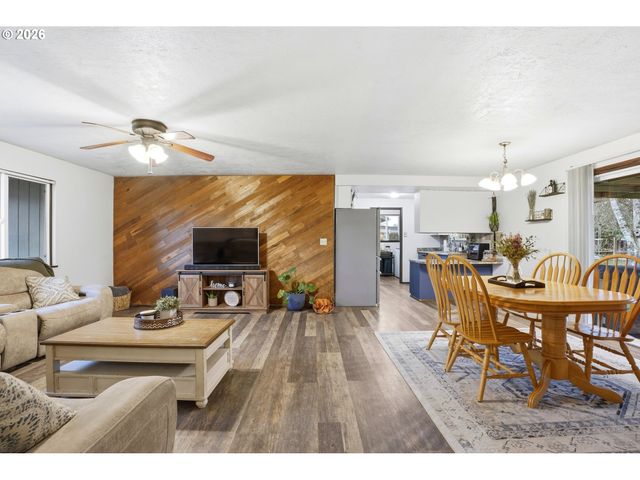 224 6TH St, Dayton, OR 97114